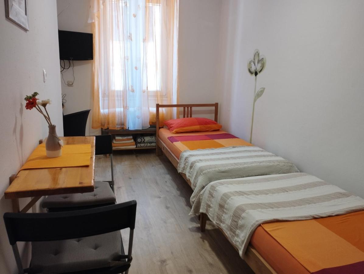 Old Town Room Pula Exterior photo